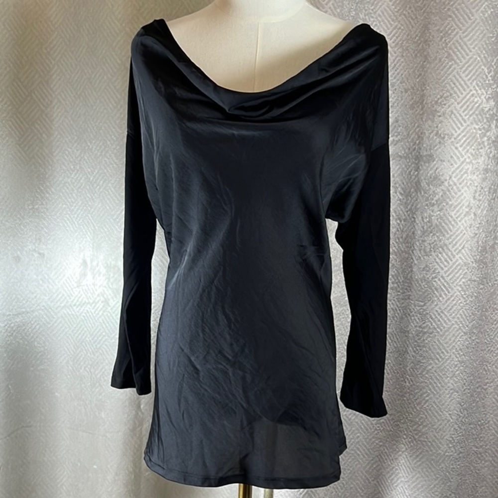 Vince camuto blouse sizeM cowl neck design.                               ordrA3